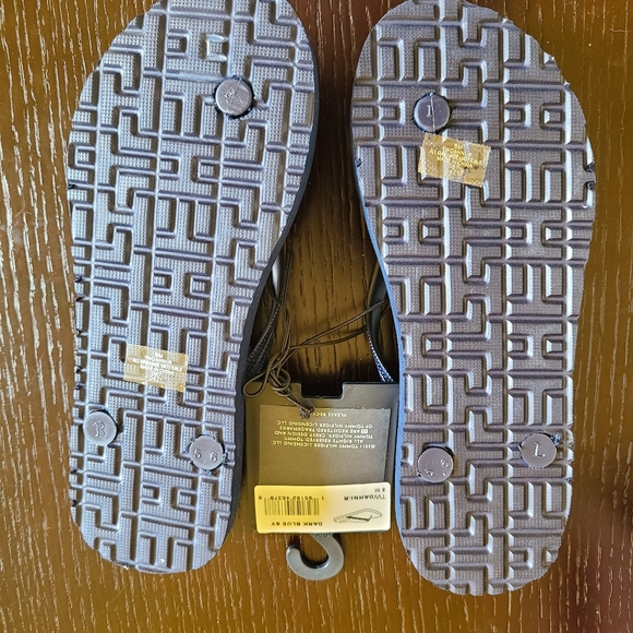 Tommy Hilfiger Flip Flops🩴 - Picture 12 of 13